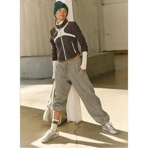 NWT FREE PEOPLE MOVEMENT In The Zone Zip Up Fleece Gunmetal/ Wintergreen XS‎